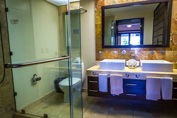 El Faro Oceanfront By Bric Hotel