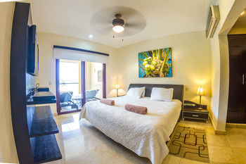 Hotel El Faro Oceanfront By Bric Playa del Carmen